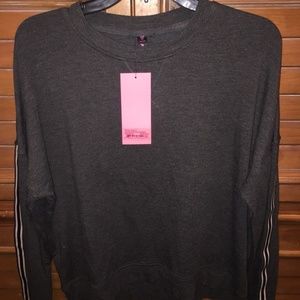 Betsey Johnson Performance Pullover Heather Gray M